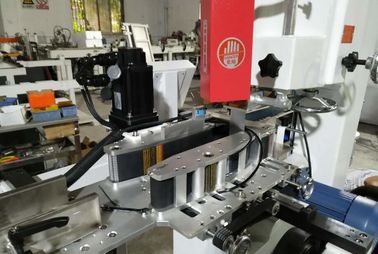 La bande automatique a vu le coupeur pour le papier hygiénique et la serviette de cuisine avec convertir la machine