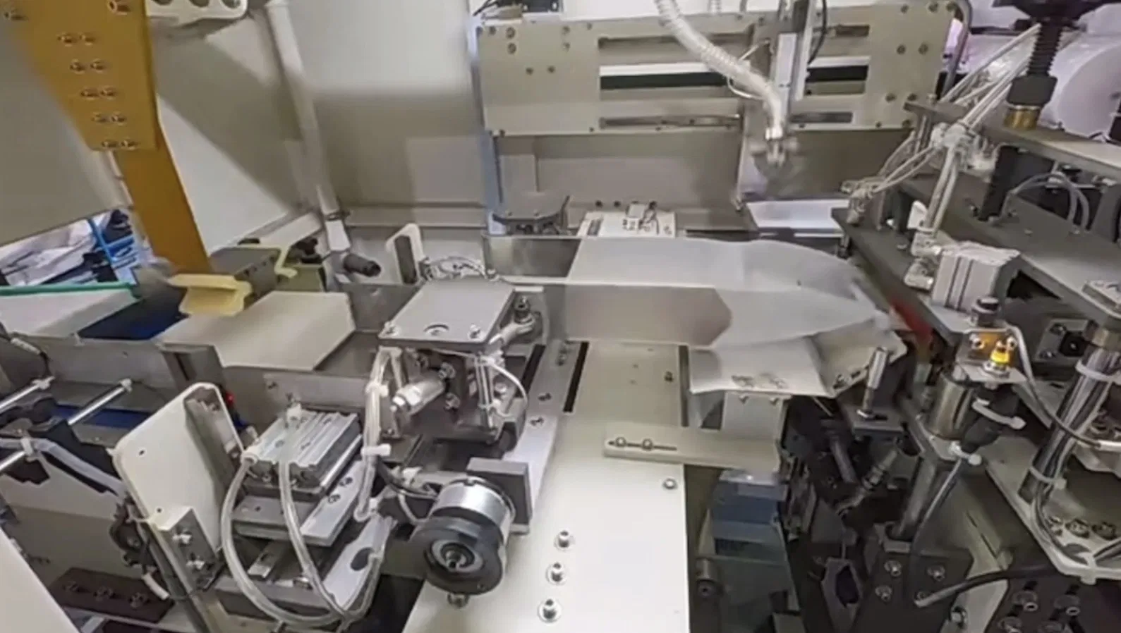 Machine à essuie-mains pliés en Z/N avec collage et rembobineuse d'essuie-tout de cuisine 6